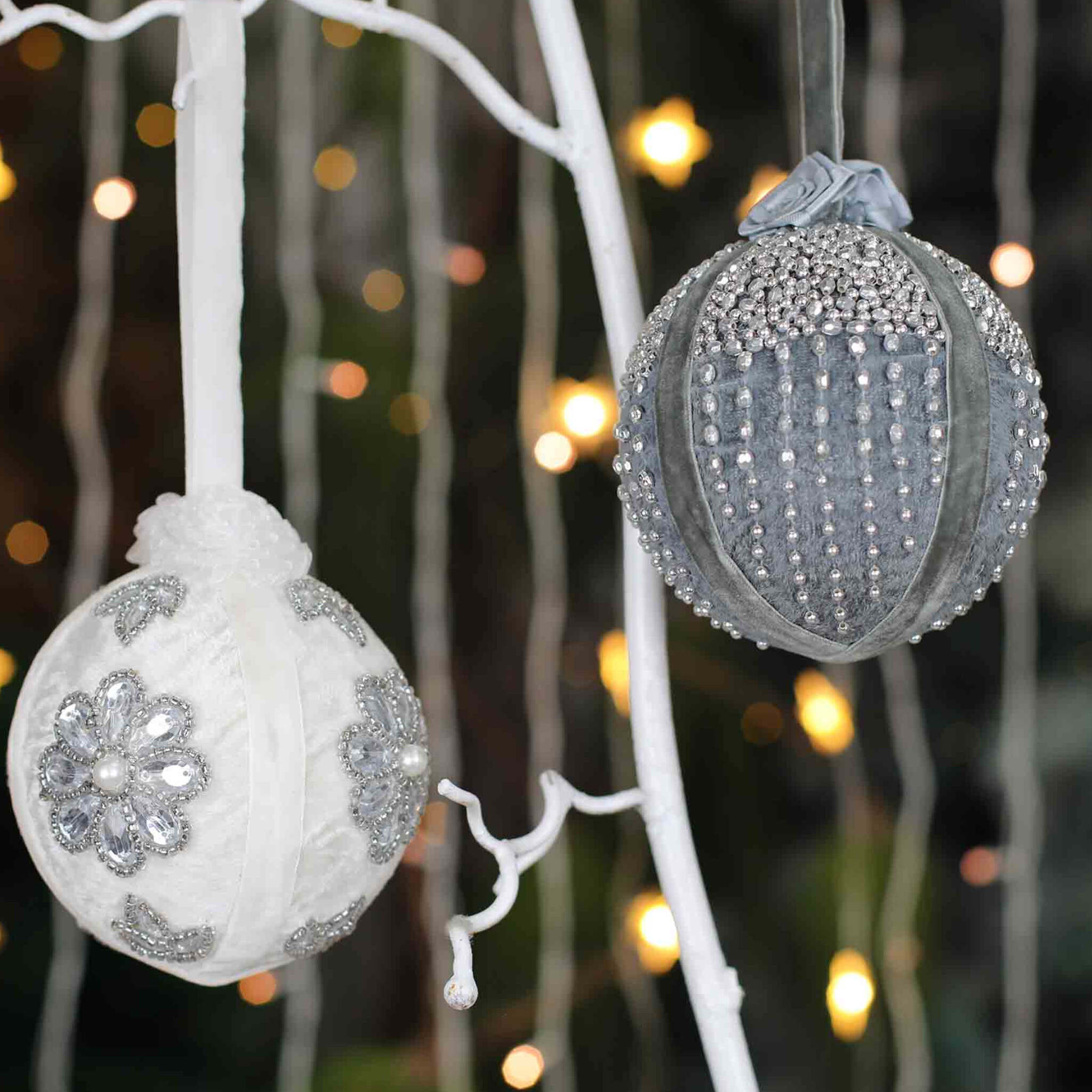 OOH LA LA Beaded Christmas Hanging in White & Grey, Set of 2