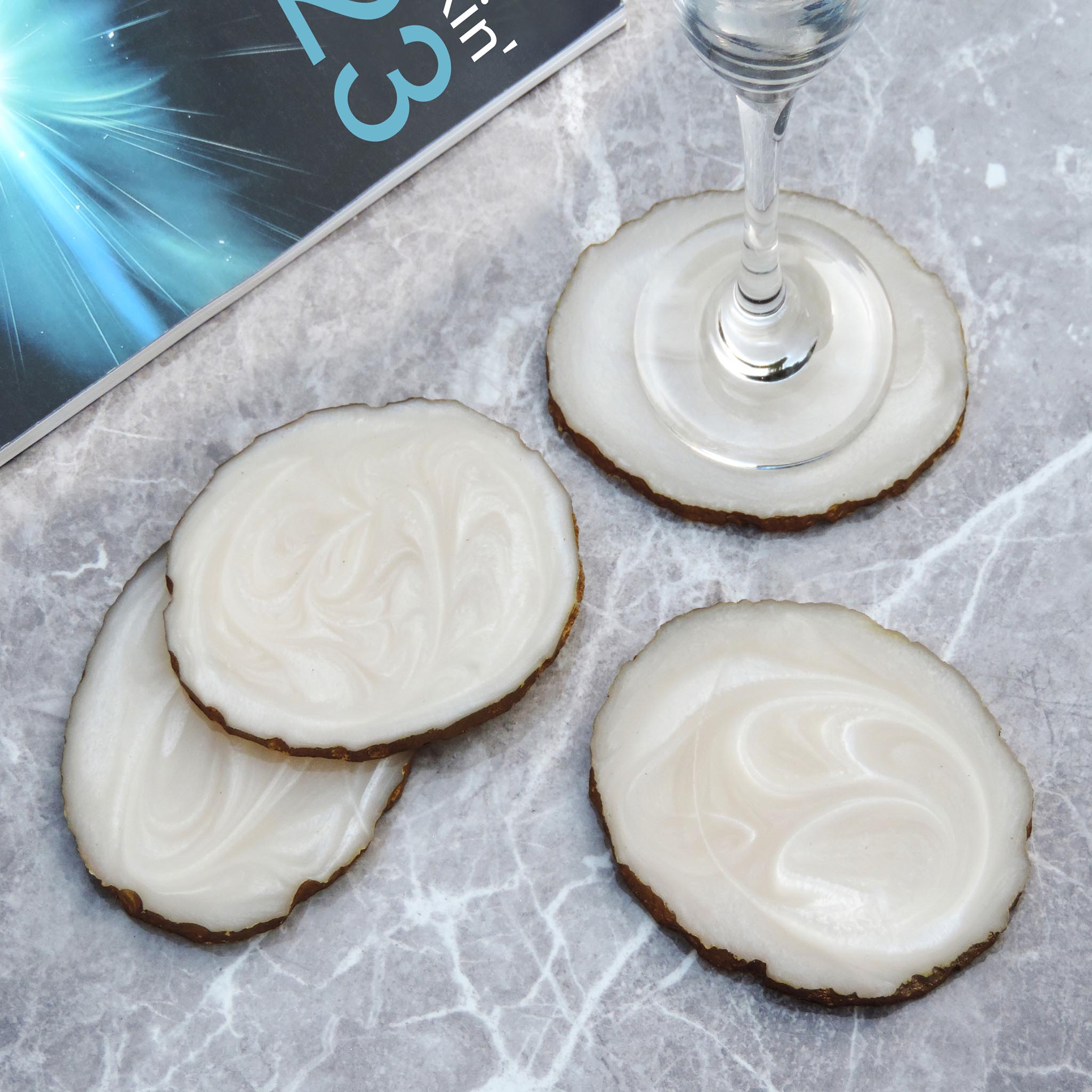 Glamour Resin Coaster in White & Gold, Set of 4